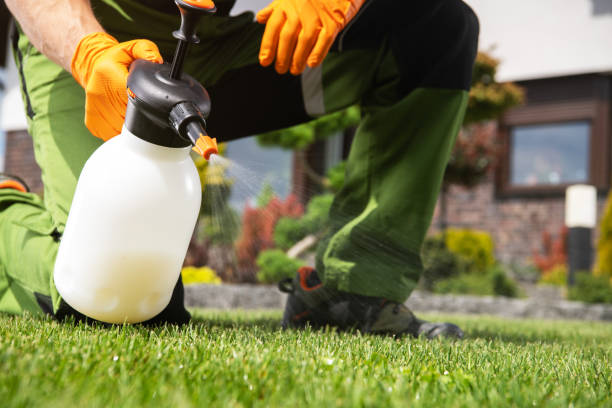 Best Best Pest Control Companies  in Combined Locks, WI